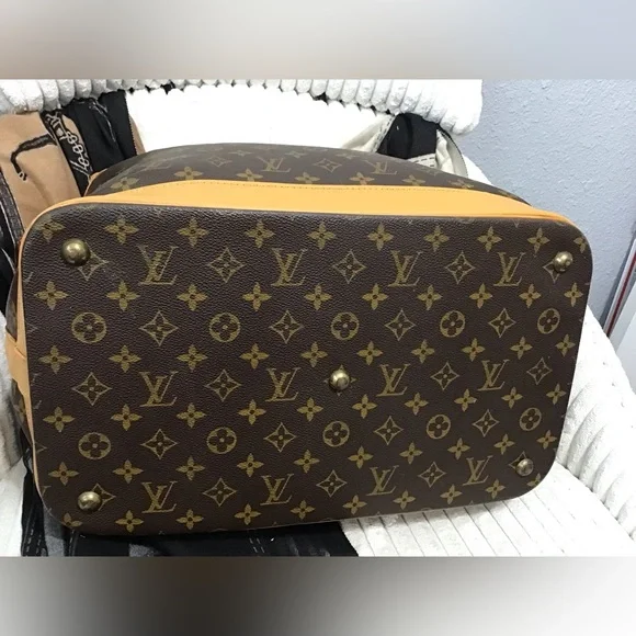 Louis Vuitton Bags - Picture 9 of 15